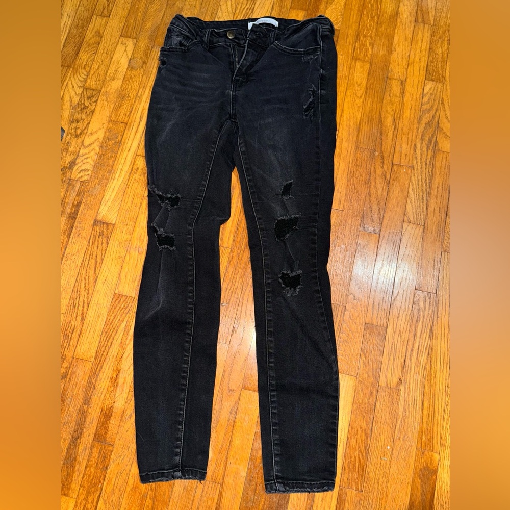 Buckle distressed jeans